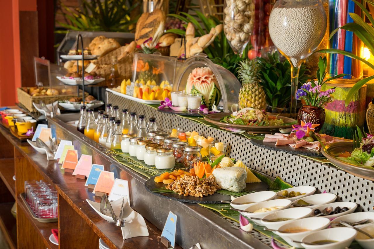 Golden Temple Residence Siem Reap Eksteriør billede A buffet at a hotel