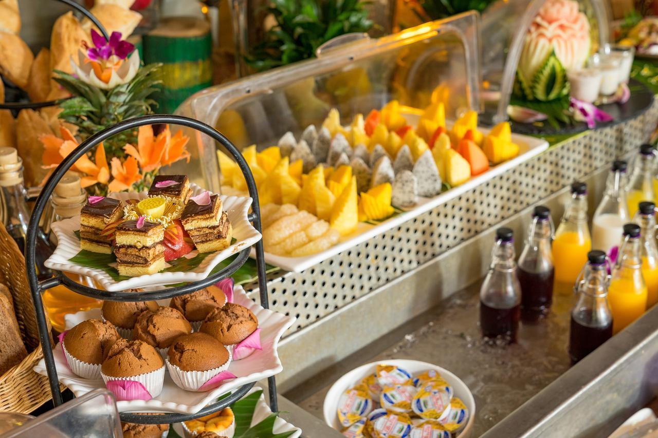 Golden Temple Residence Siem Reap Eksteriør billede A buffet at a hotel