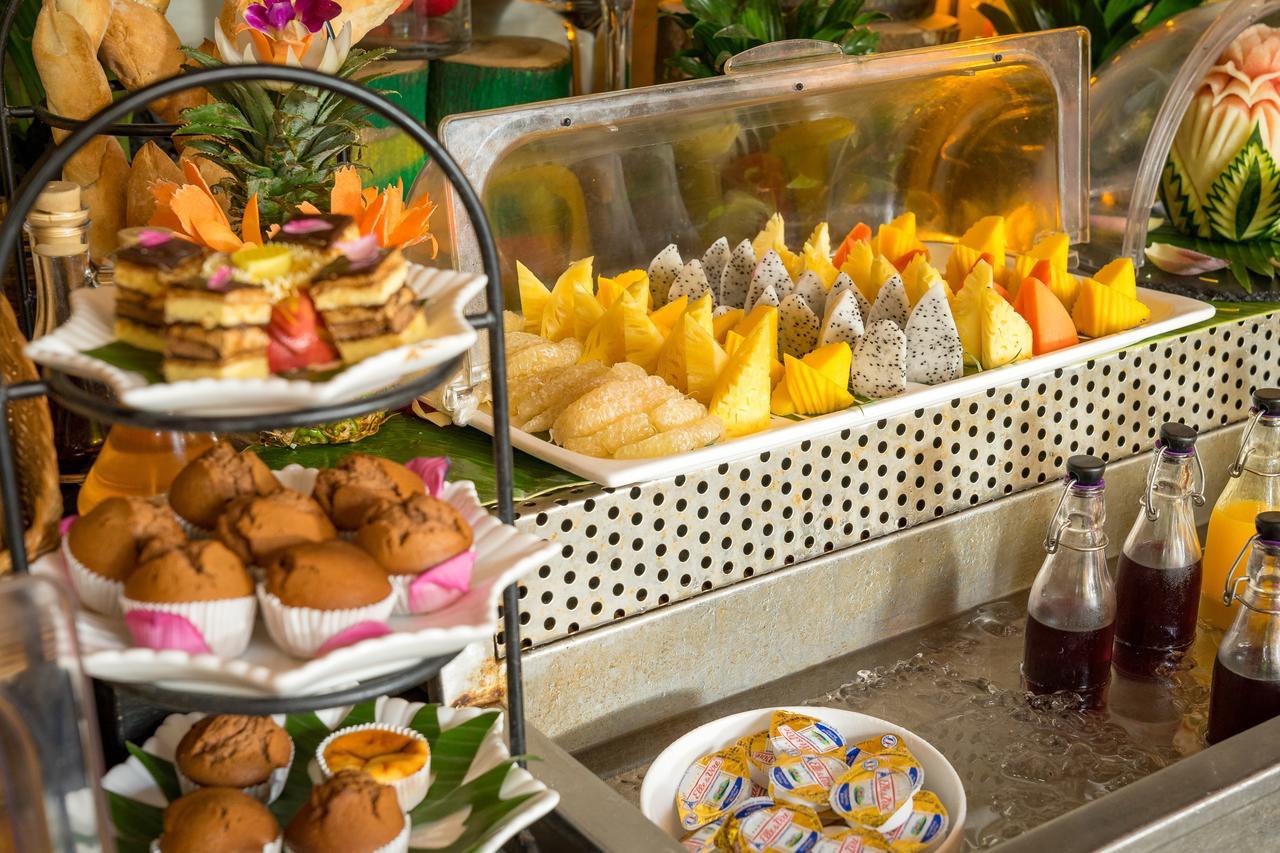 Golden Temple Residence Siem Reap Eksteriør billede A selection of fruit at a buffet