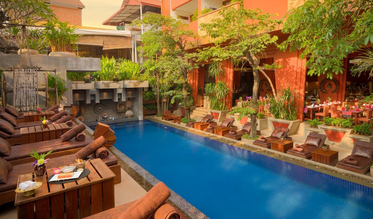 Golden Temple Residence Siem Reap Eksteriør billede The swimming pool at the hotel