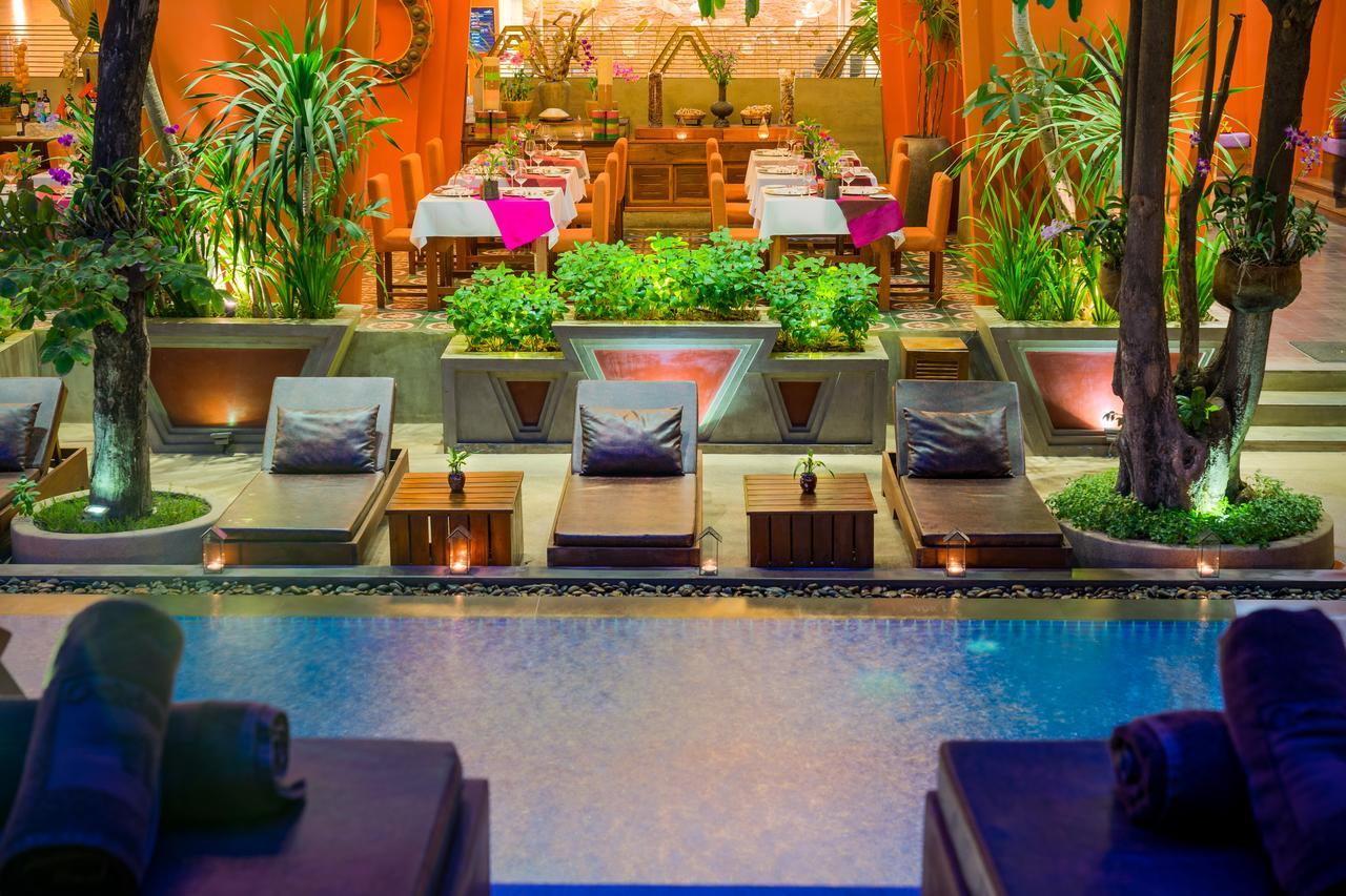 Golden Temple Residence Siem Reap Eksteriør billede The pool at the hotel