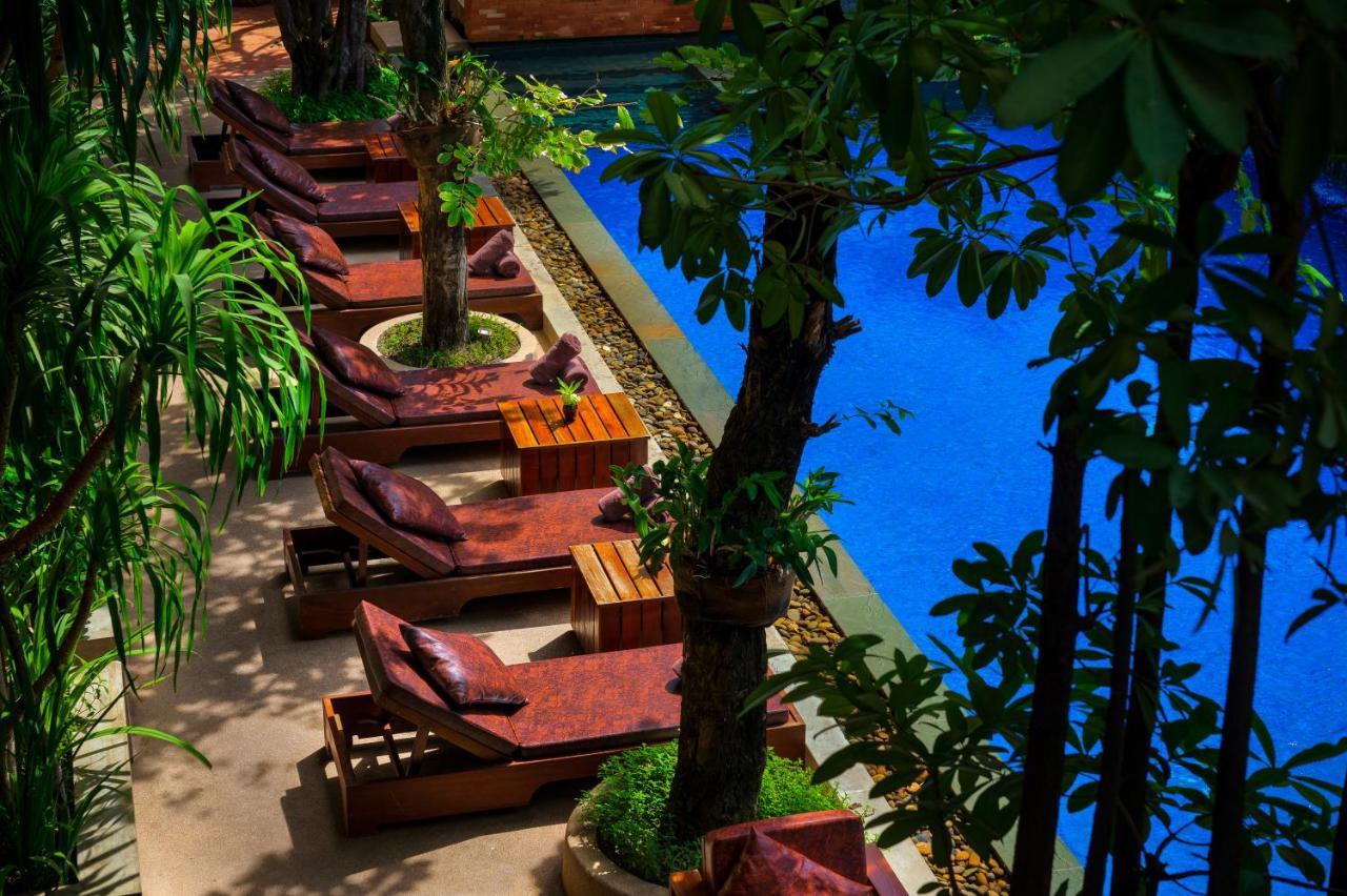 Golden Temple Residence Siem Reap Eksteriør billede The swimming pool at the hotel
